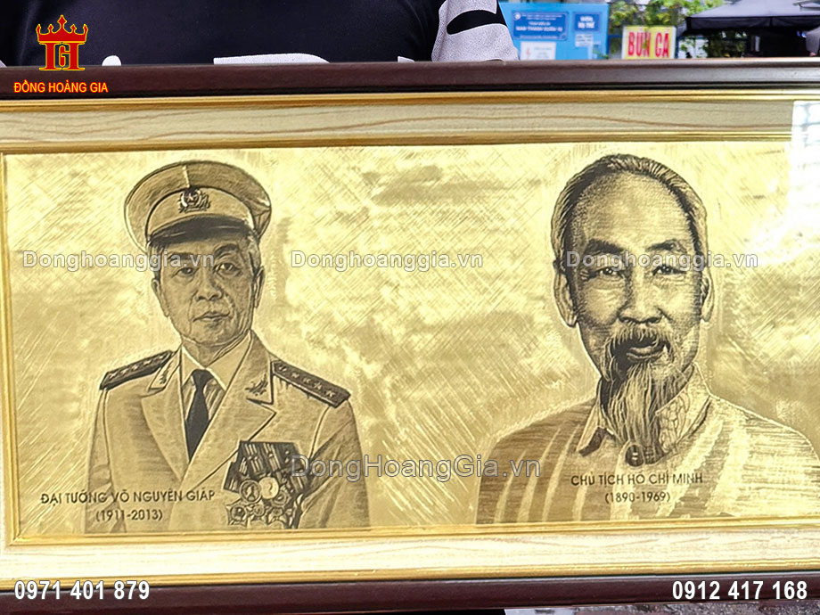 Từng hình ảnh hai Bác được khắc họa lại một cách chân thực và giàu giá trị nghệ thuật
